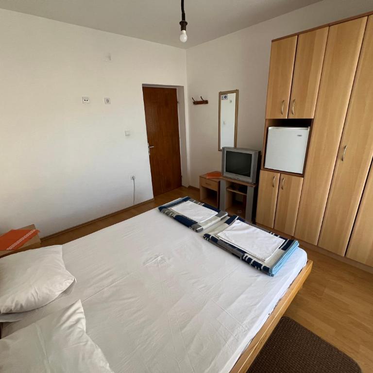 Guest House Plima 2 - Dvokrevetna Soba sa Bračnim Krevetom i Zajedničkim Kupatilom - 7