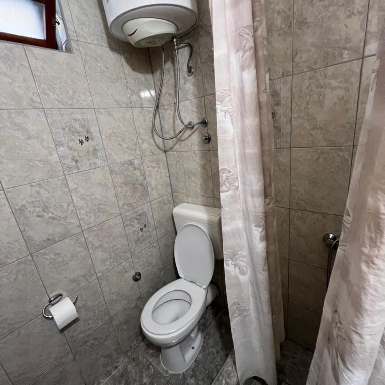 Guest House Plima 2 - Dvokrevetna Soba sa Bračnim Krevetom i Zajedničkim Kupatilom - 6