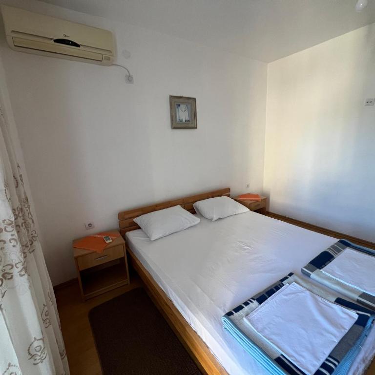 Guest House Plima 2 - Dvokrevetna Soba sa Bračnim Krevetom i Zajedničkim Kupatilom - 3