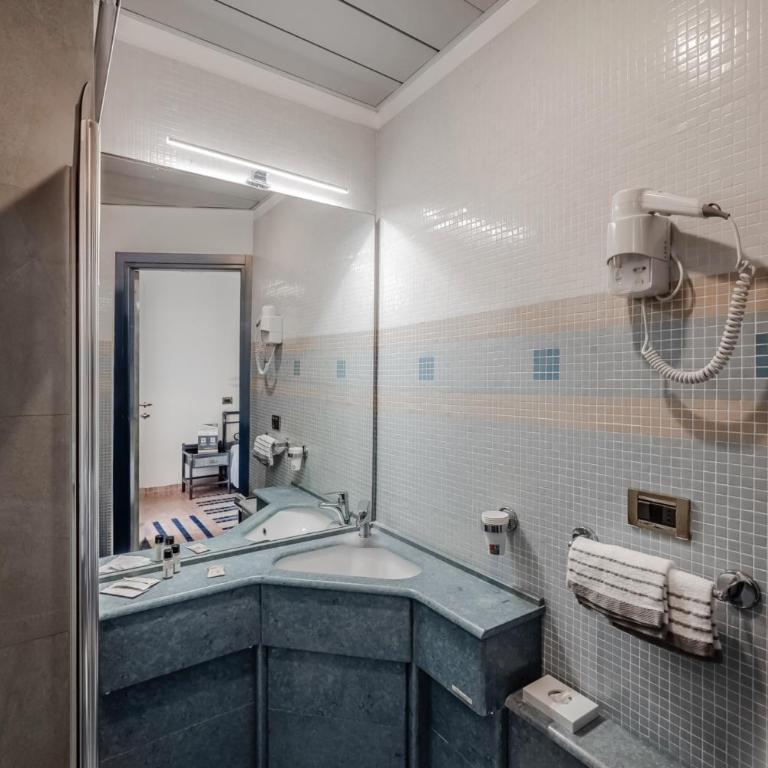 Hotiday Porto Venere Le Grazie - Doppelzimmer mit Meerblick - 11