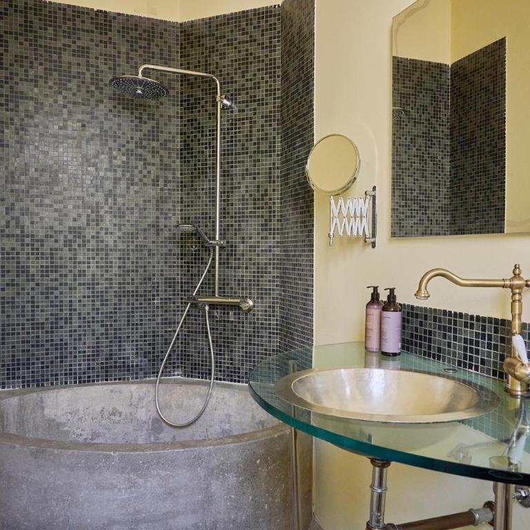 Milan Retreats Duomo Carrobbio - Two-Bedroom Deluxe Apartment with Balcony - Via dei Piatti 4 - 10