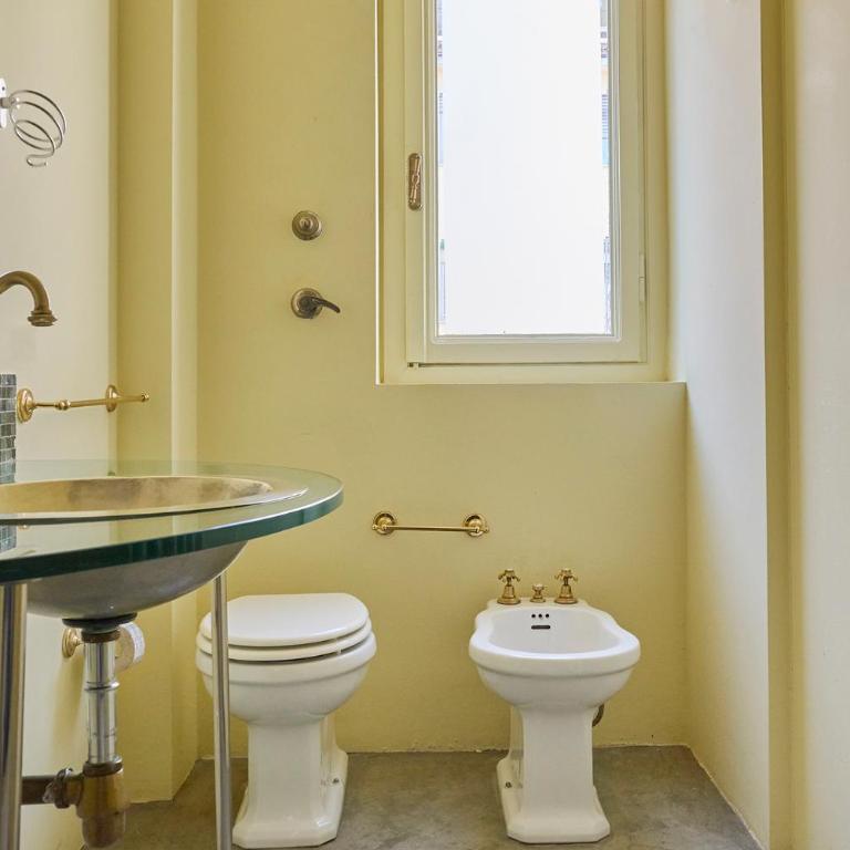 Milan Retreats Duomo Carrobbio - Two-Bedroom Deluxe Apartment with Balcony - Via dei Piatti 4 - 11