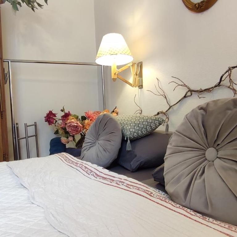 PARIS AUTHENTIC HOUSE Métro Line 14 Station Hôpital Bicêtre, RER B Gentilly - Appartement - Vue sur Jardin - 4