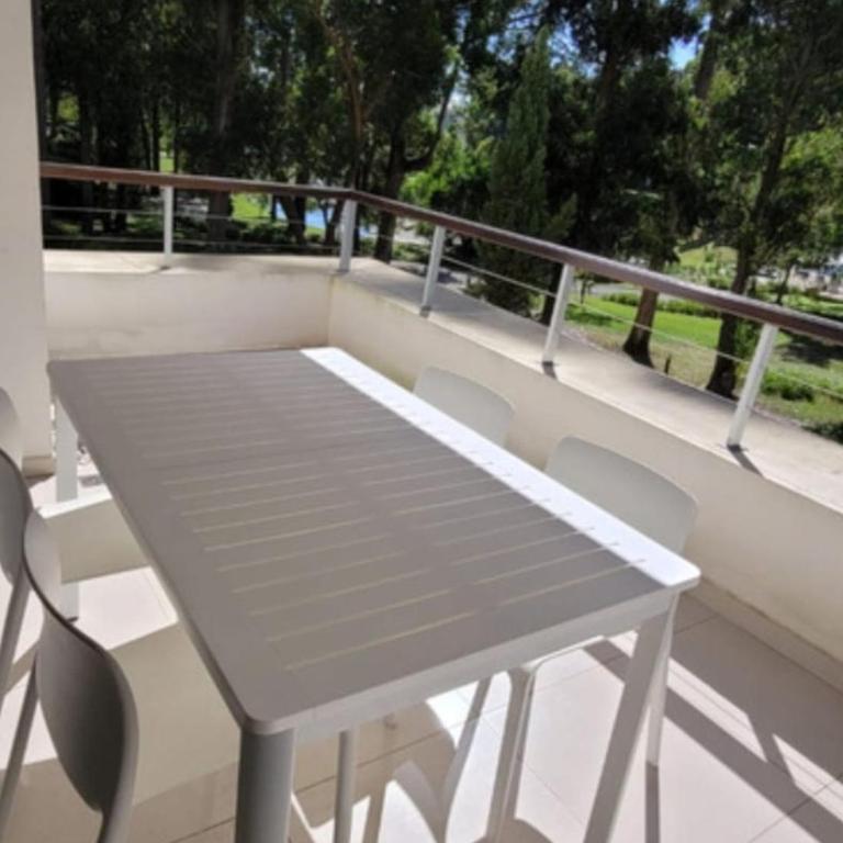 Green Park Solanas hermoso apartamento vista lago - Estudio con cama extragrande y sofá cama - 9