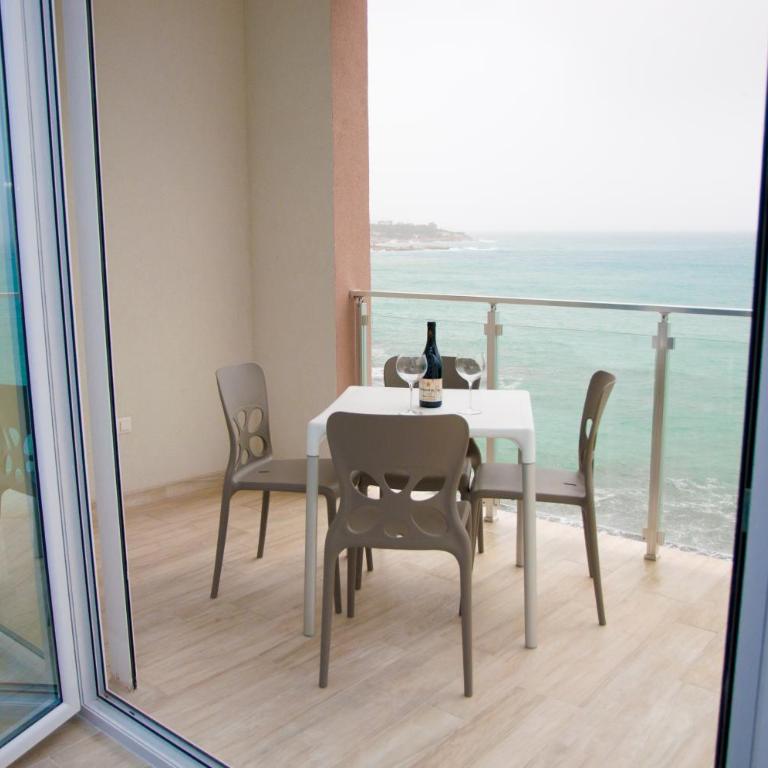 Nautilus Apartments - Two-Bedroom Apartment with Balcony and Sea View - 5