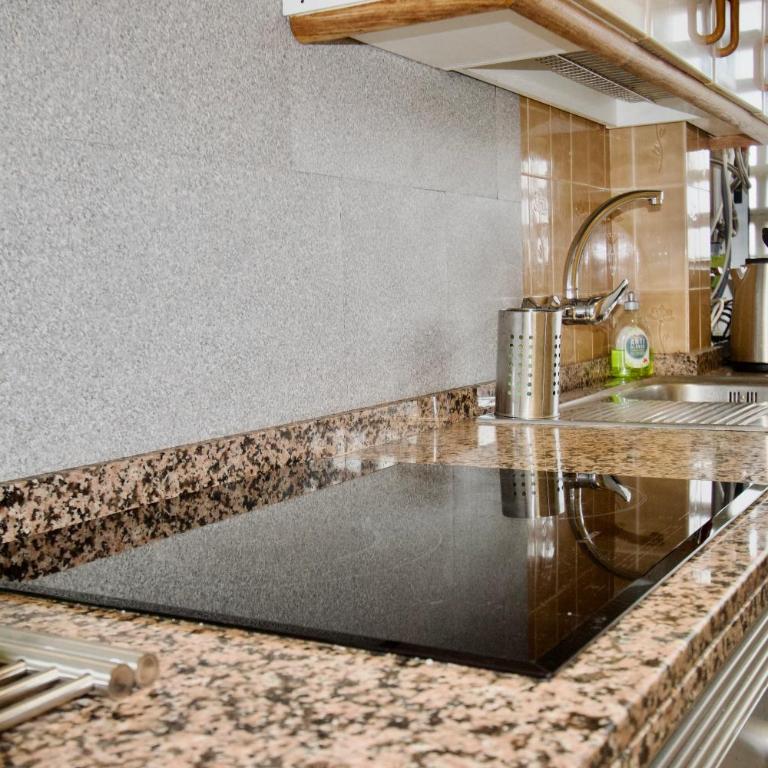 Alicante Big Holiday - Three-Bedroom Premium Apartment with Balcony - 17
