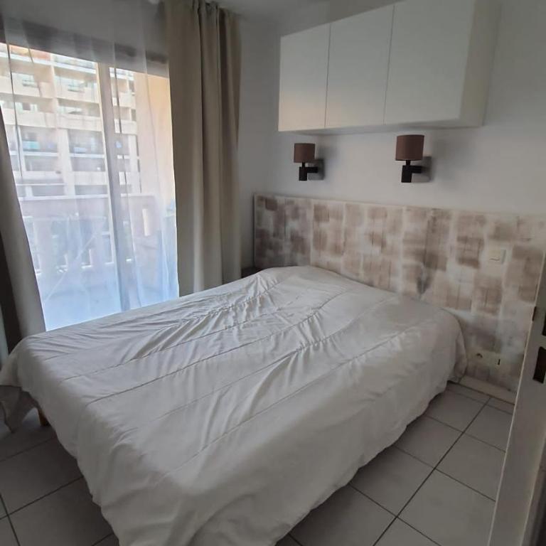 Appartement T2 bord de mer piscine 2025 - Appartement - Vue sur Piscine - 2