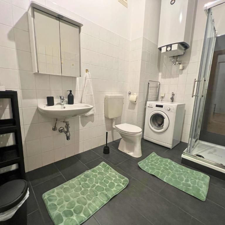 Leoben City Apartments - Premium Apartments 24 7 - Camera Doppia con Letti Singoli con Vista Giardino - 8