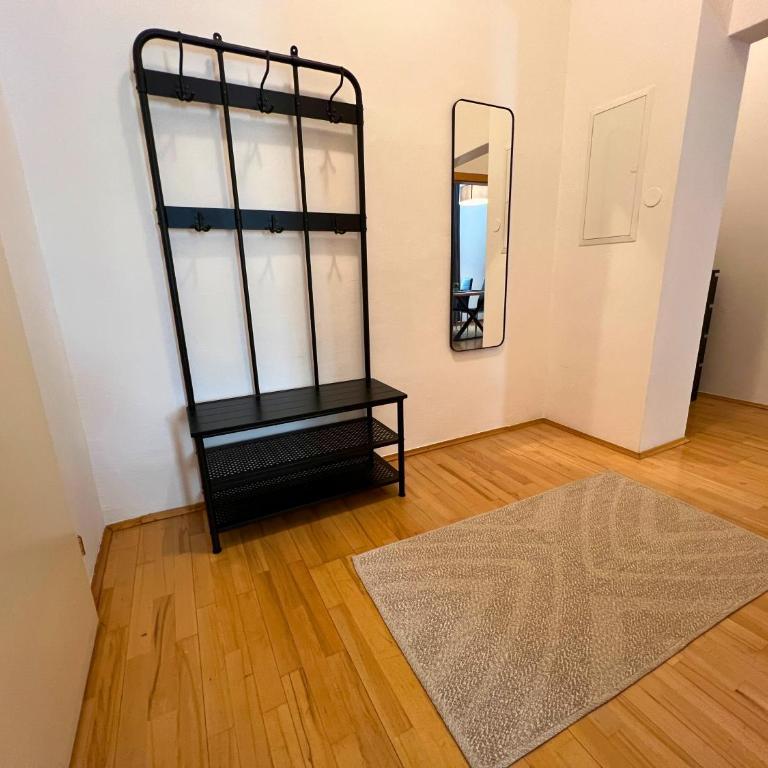 Leoben City Apartments - Premium Apartments 24 7 - Camera Doppia con Letti Singoli con Vista Giardino - 5