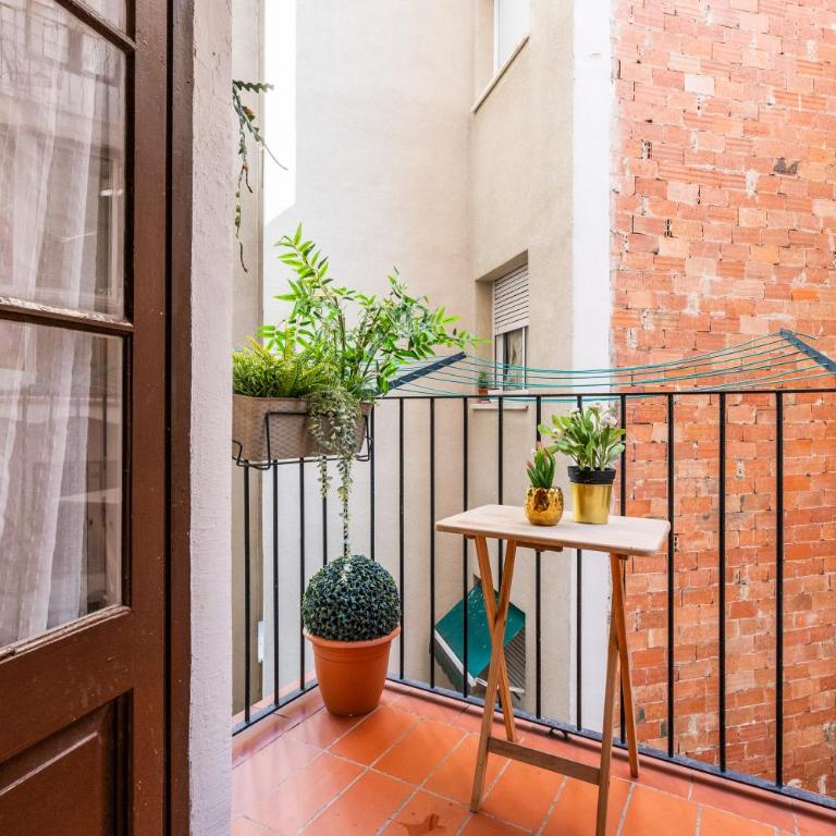 Whisper-Quiet 2BR Near Sagrada - Two-Bedroom Apartment - 13