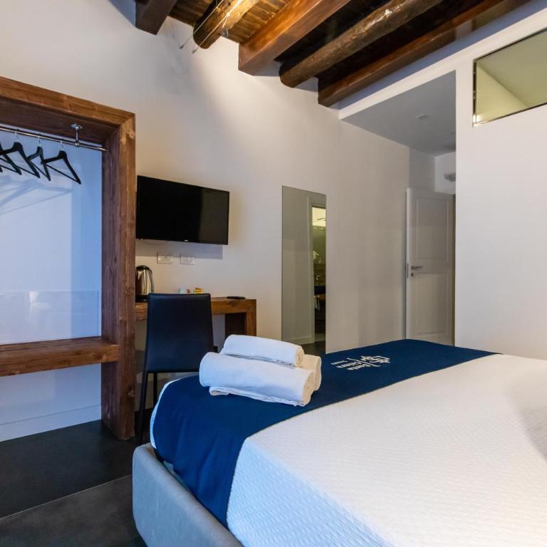 Santa Chiara Inn - Deluxe Double Room - 5