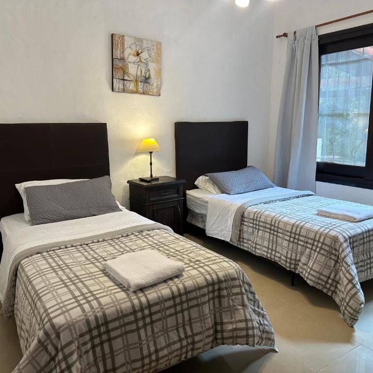 Casa en Carilo con Pileta, Quincho y Parque Cercado para 8 Personas - Casa de 4 dormitorios - 13