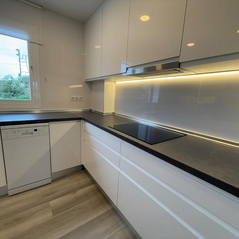 Stylish & sunny beach apartment with pool - Apartamento Deluxe de 3 dormitorios - 8