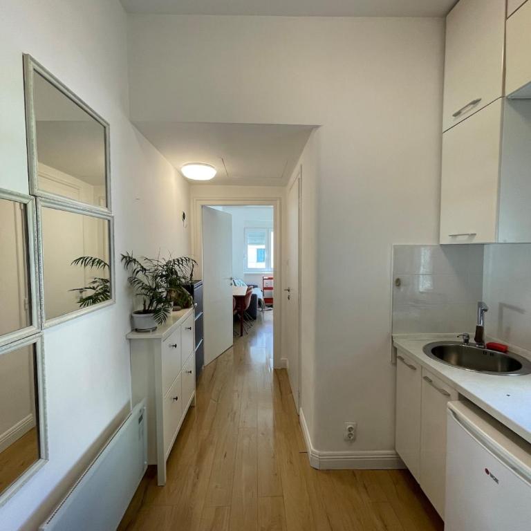 Hilton View Cozy Njegoseva Vracar Apartment - Sleeps 4 - One-Bedroom Apartment - 10