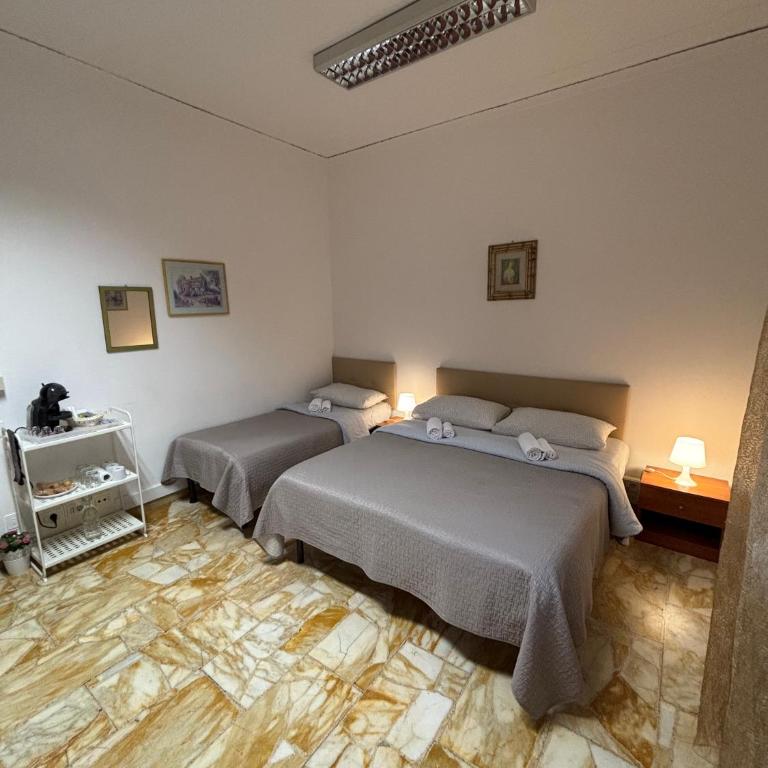 My Way - Camera Tripla con Bagno in Comune - 11