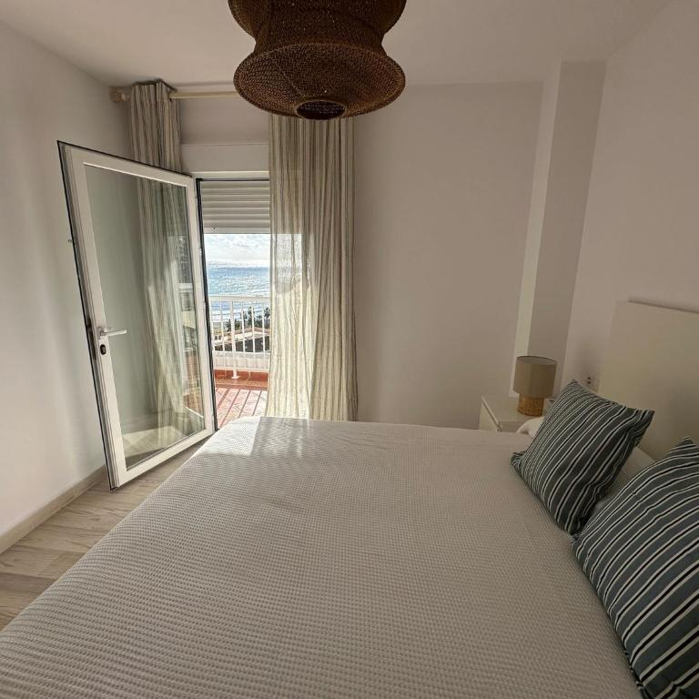 Benalmadena Beachside Apartment with parking - Two-Bedroom Apartment - 7