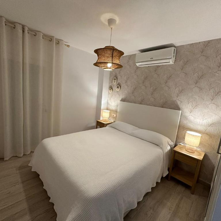 Benalmadena Beachside Apartment with parking - Two-Bedroom Apartment - 8