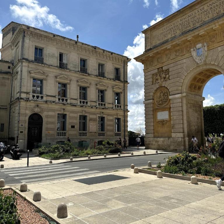 Appart Lumineux 2ch proche Près d'Arènes avec wifi tv et patio - Apartment mit 2 Schlafzimmern - 22