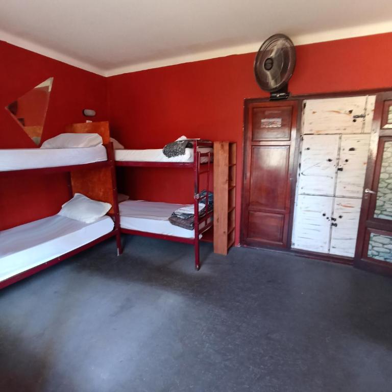 Estación Mendoza - Cama en habitación compartida mixta de 8 camas - 3