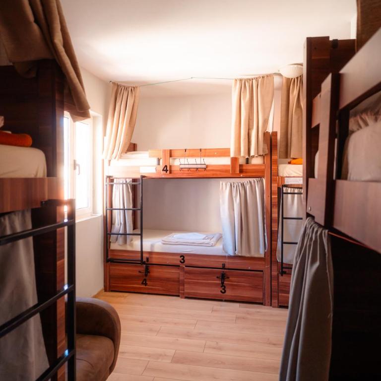 FREEDOM HOSTEL - Krevet u Osmokrevetnoj Mešovitoj Spavaonici - 5