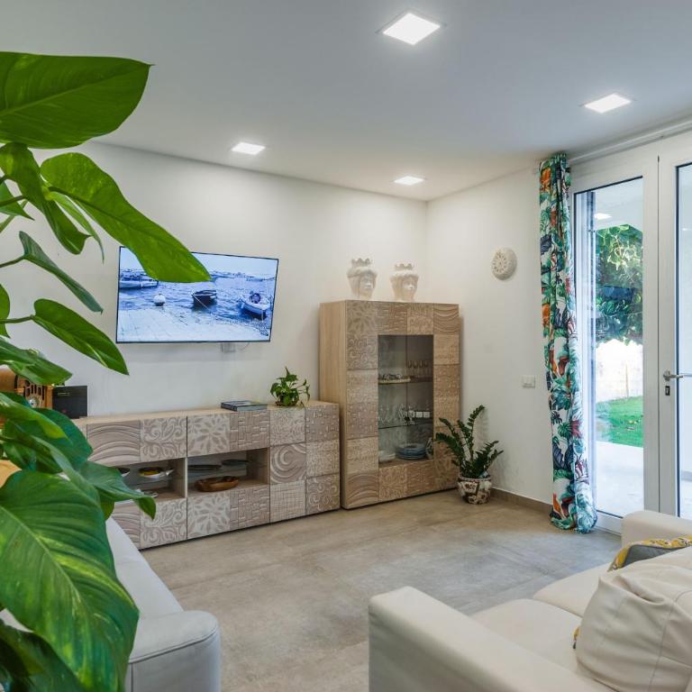 Villa Mediterranea - Three-Bedroom Villa - 8