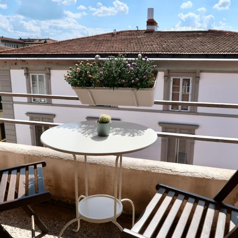 Cozy Esthers Room S with Balcony - Camera Matrimoniale con Bagno in Comune - 1