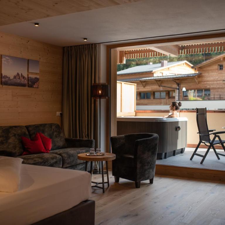 Alpine Nature Hotel Stoll - Suite Deluxe con Vasca Idromassaggio - 2