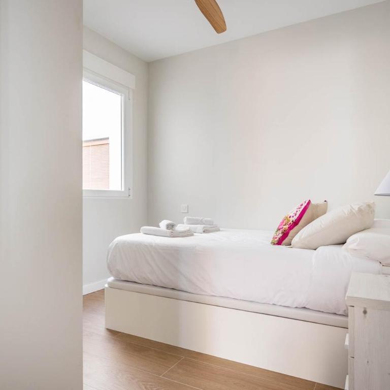 Bright Apartment Near Seville's Historic Center - Apartamento de 3 dormitorios - 3