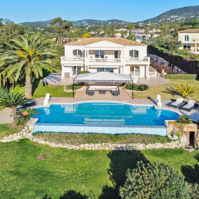 Luxury Seafront Villa with Heated Infinity Pool - Villa - 2