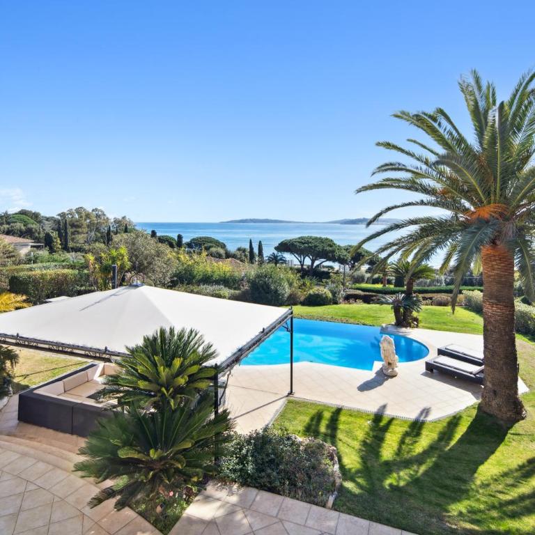 Luxury Seafront Villa with Heated Infinity Pool - Villa - 39
