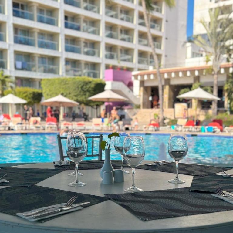 Ocean view & hotel amenities! - Double or Twin Room - 9