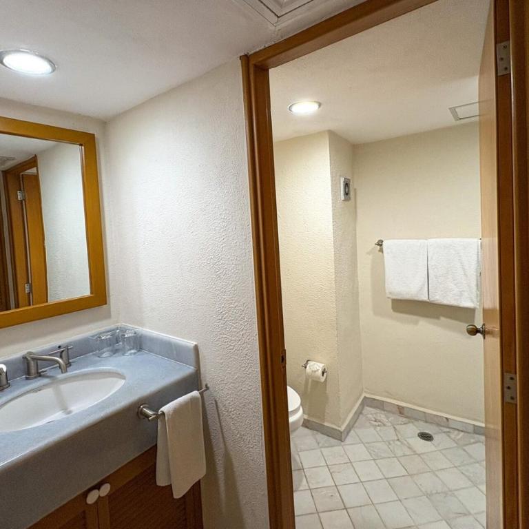 Very Functional with WiFi & Beach Access! - Double or Twin Room - 12