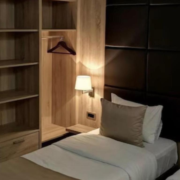 Hotel Garni Ideal - Standardna Dvokrevetna Soba sa Bračnim Krevetom/Zasebnim Krevetima - 2