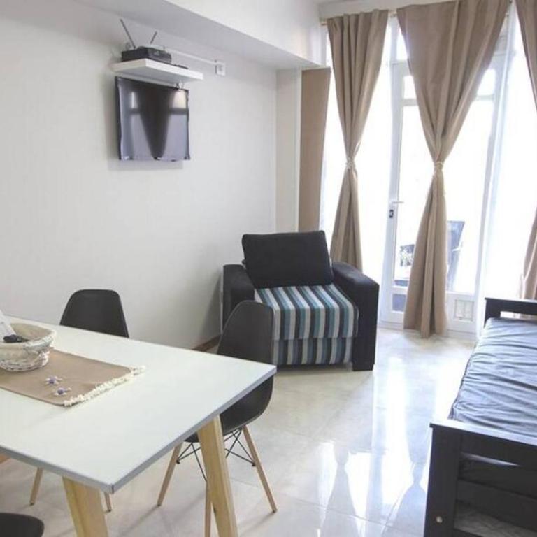 Departamento completo con balcón - Apartamento de 1 dormitorio - 2