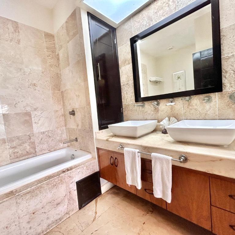 El Faro 402 SURF ocean view 2 bedroom condo - Two-Bedroom Apartment - 25