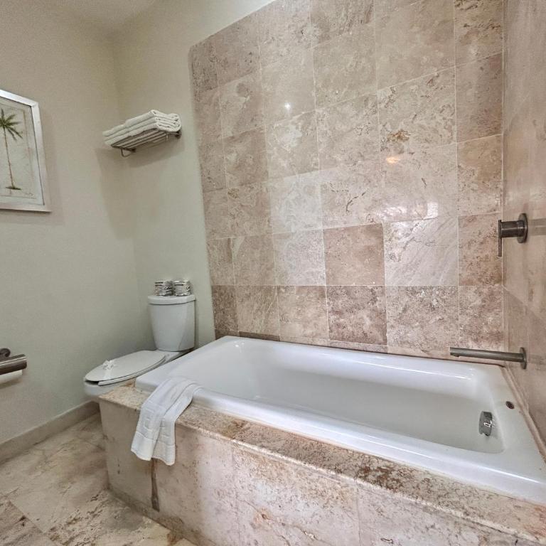 El Faro 402 SURF ocean view 2 bedroom condo - Two-Bedroom Apartment - 26