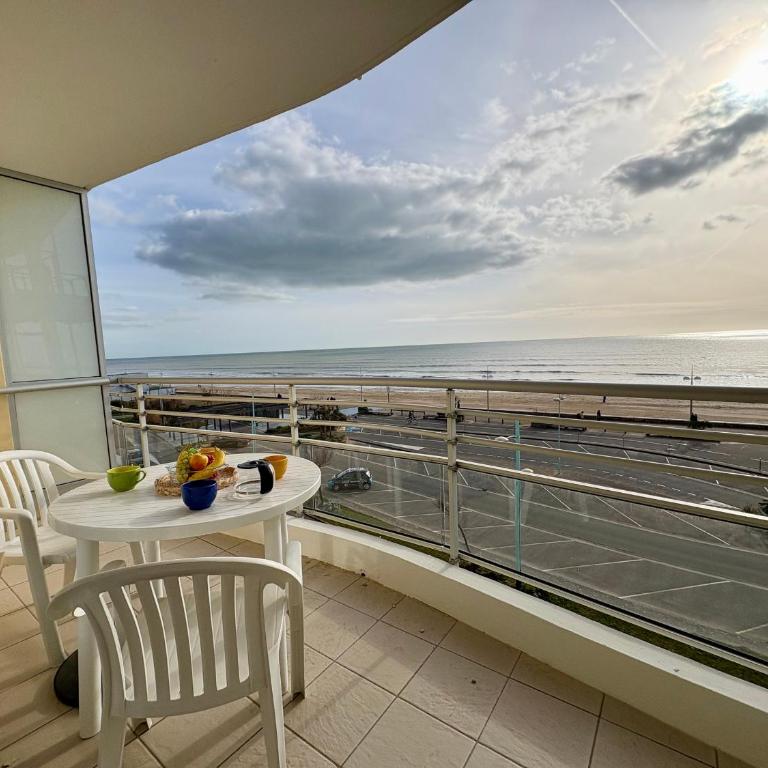 Appartement lumineux avec balcon face mer, idéal jusqu'à 5 personnes - FR-1-323-298 - Appartement - 1
