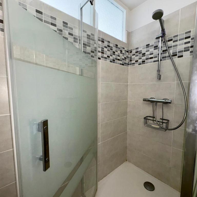 Appartement lumineux avec balcon face mer, idéal jusqu'à 5 personnes - FR-1-323-298 - Appartement - 18