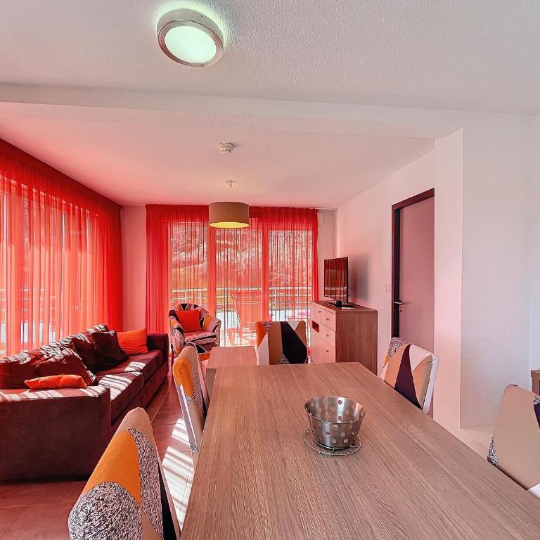 Bel F3 climatisé avec parkings, terrasse et vue sur montagnes à 50m du centre et des thermes - FR-1-451-213 - Apartamento de 2 dormitorios - 3