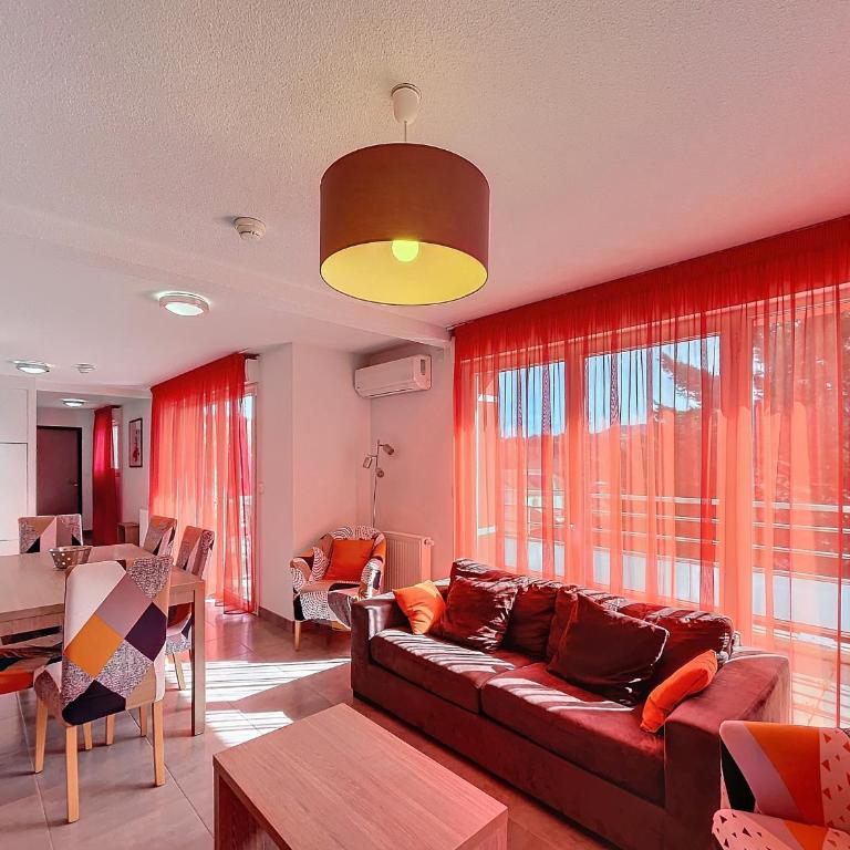 Bel F3 climatisé avec parkings, terrasse et vue sur montagnes à 50m du centre et des thermes - FR-1-451-213 - Apartamento de 2 dormitorios - 4