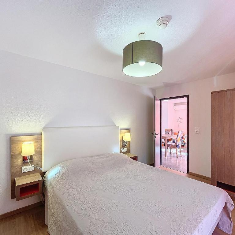 Bel F3 climatisé avec parkings, terrasse et vue sur montagnes à 50m du centre et des thermes - FR-1-451-213 - Apartamento de 2 dormitorios - 9