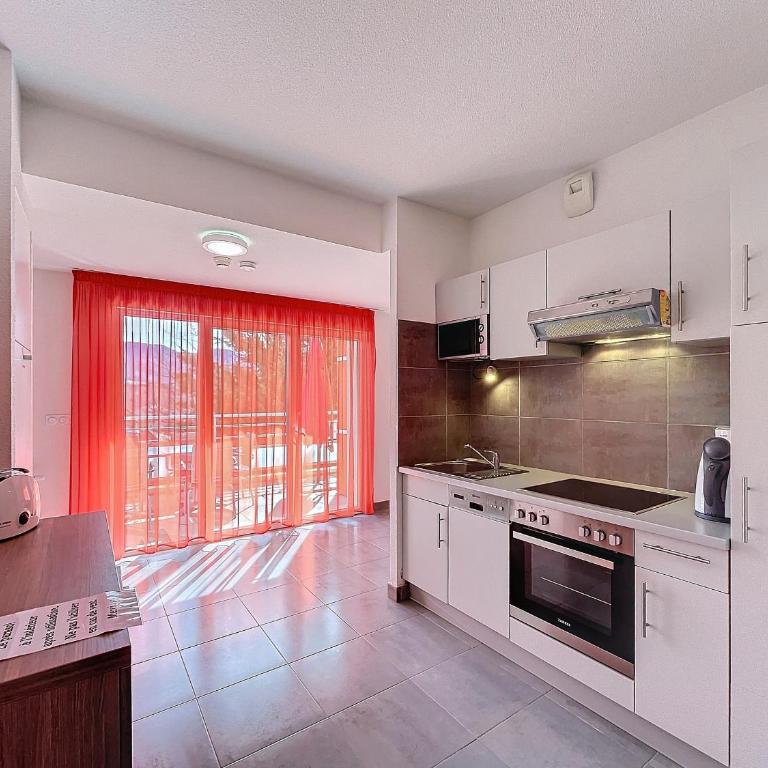 Bel F3 climatisé avec parkings, terrasse et vue sur montagnes à 50m du centre et des thermes - FR-1-451-213 - Apartamento de 2 dormitorios - 12