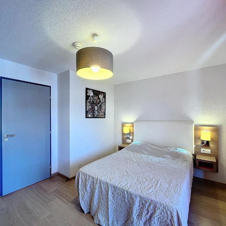 Bel F3 climatisé avec parkings, terrasse et vue sur montagnes à 50m du centre et des thermes - FR-1-451-213 - Apartamento de 2 dormitorios - 23