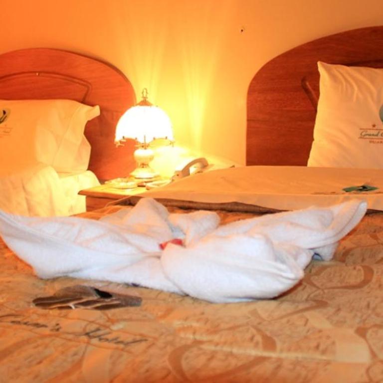 Grand Cesars Hotel - Habitación Doble con baño privado - 2 camas - 3