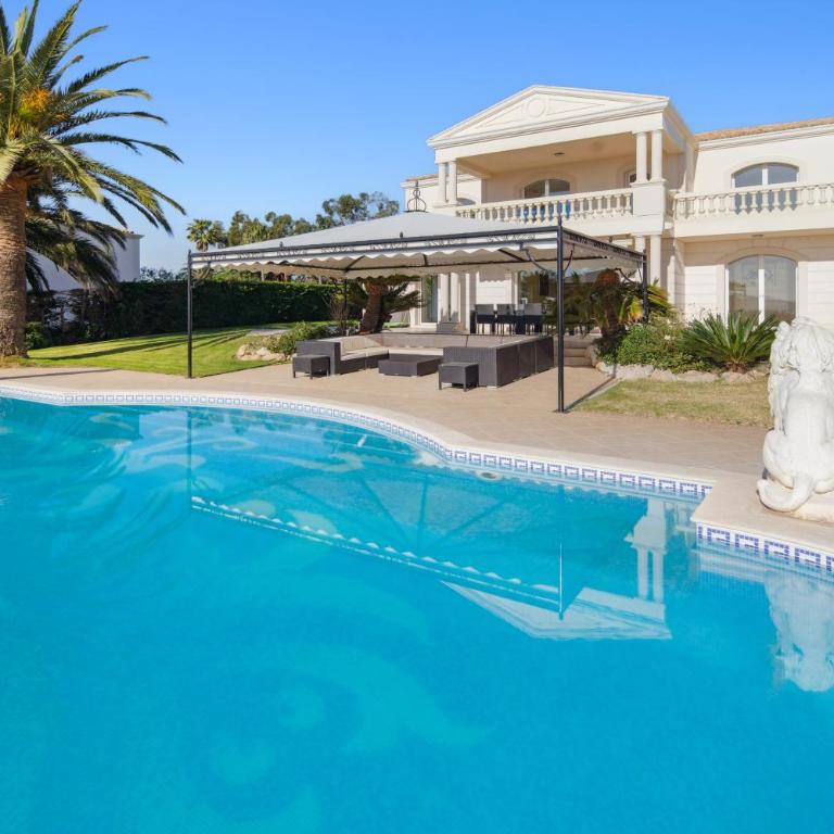 Luxury Seafront Villa with Heated Infinity Pool - Villa - 60