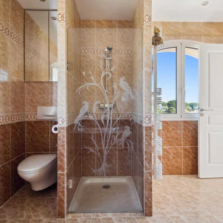 Luxury Seafront Villa with Heated Infinity Pool - Villa - 23