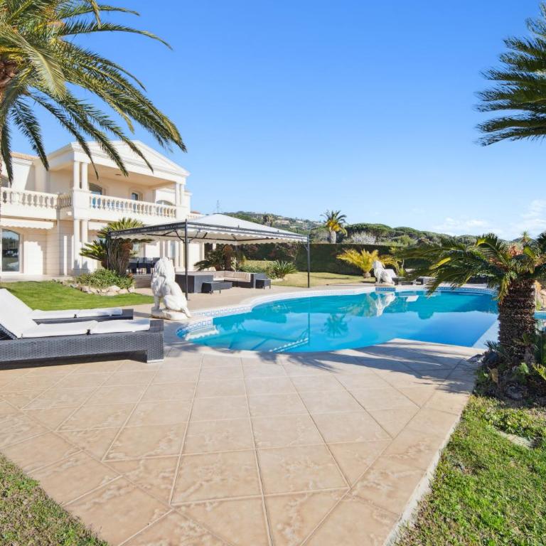 Luxury Seafront Villa with Heated Infinity Pool - Villa - 52