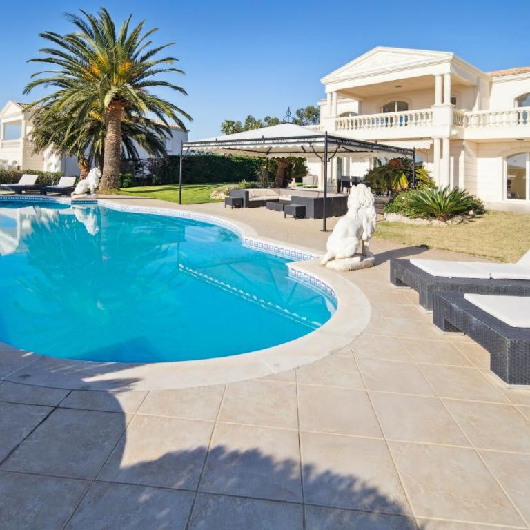 Luxury Seafront Villa with Heated Infinity Pool - Villa - 58