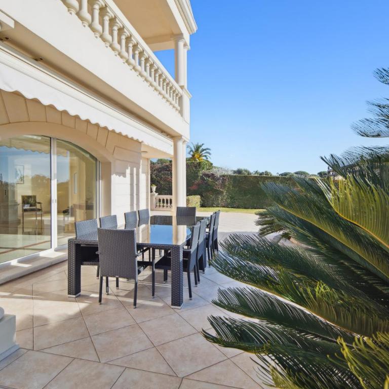 Luxury Seafront Villa with Heated Infinity Pool - Villa - 9