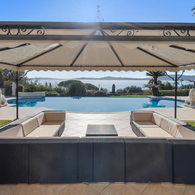 Luxury Seafront Villa with Heated Infinity Pool - Villa - 10